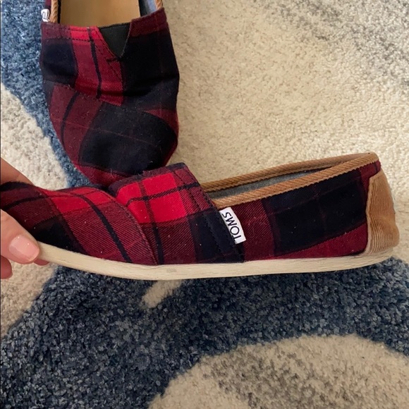 TOMS - Picture 2 of 3